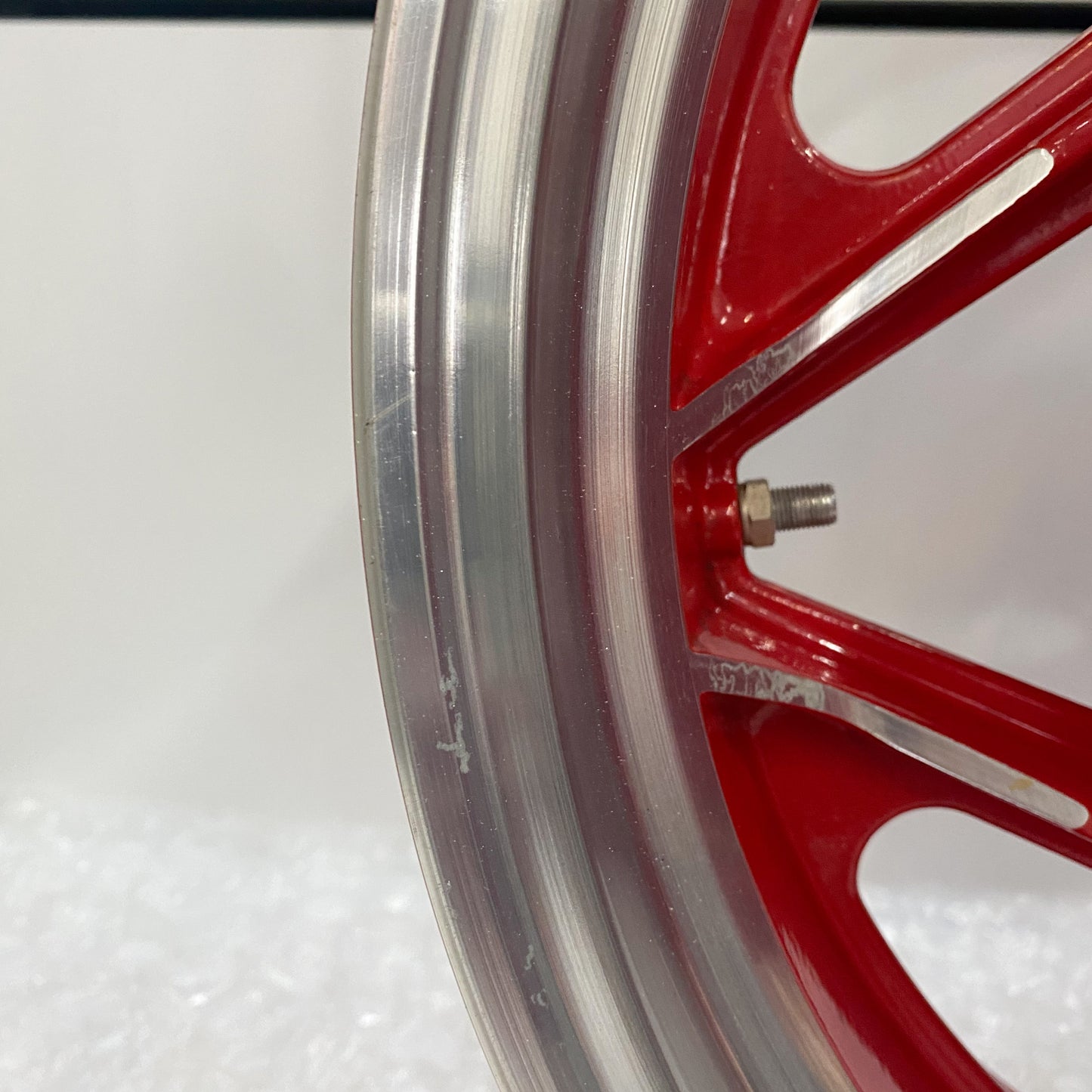 Ducati Paso 750 Sport Rear Wheel Rim Red 067080163 USED