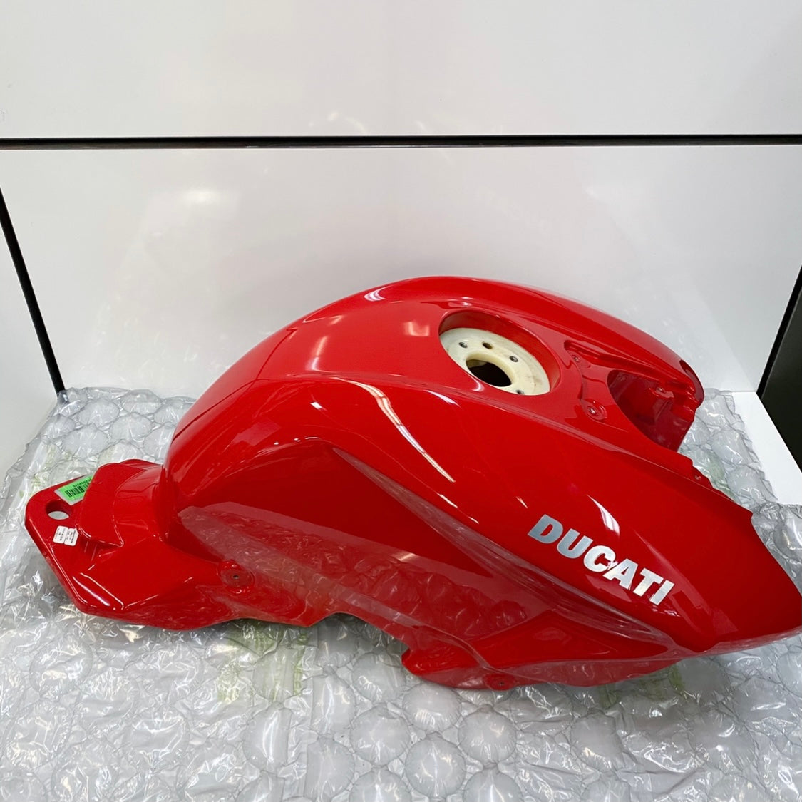Ducati Streetfighter 1098/1098S Gas Tank, RED 58611861AA USED