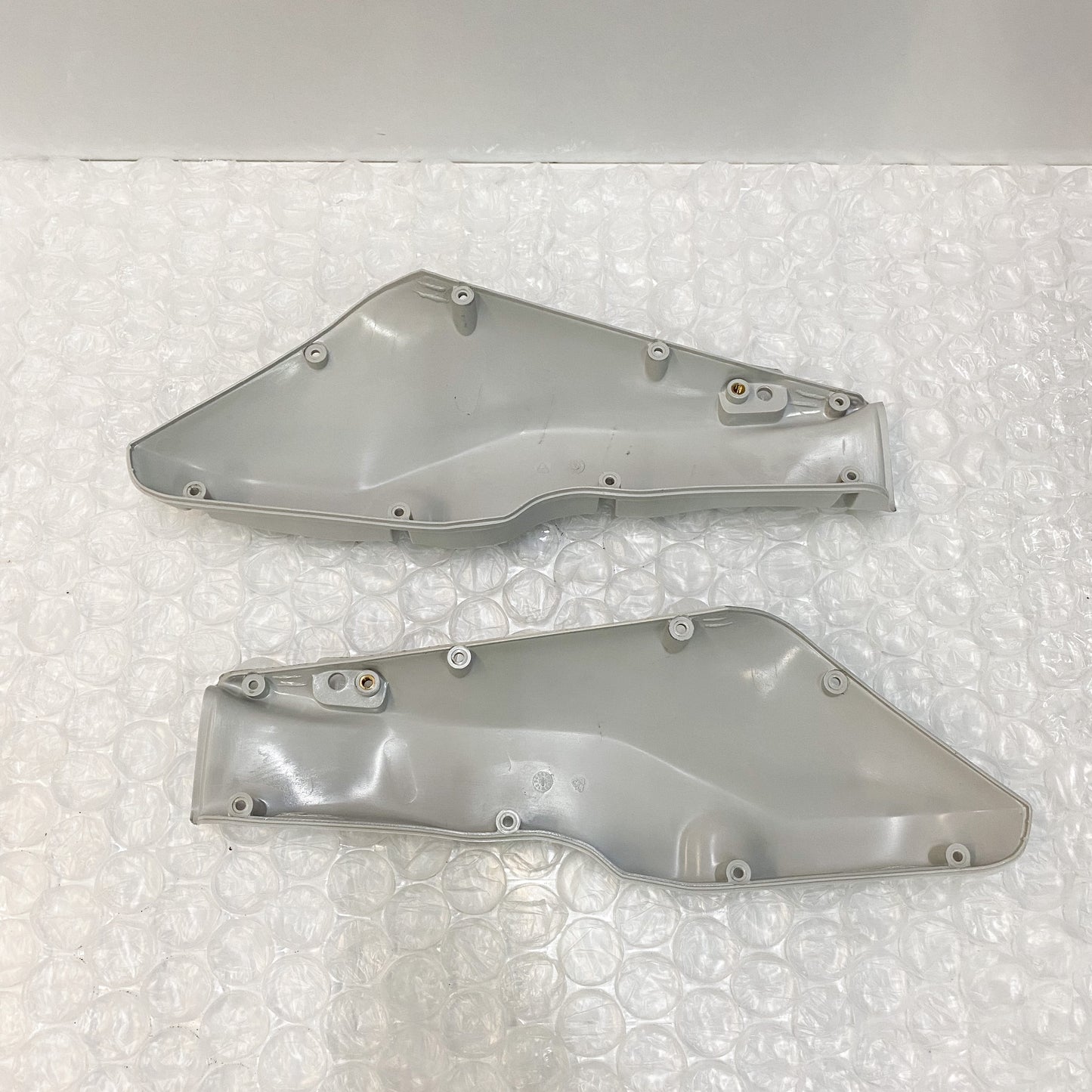 Ducati RH - LH Air Box Cover Kit 748/916/996/998 69923761A