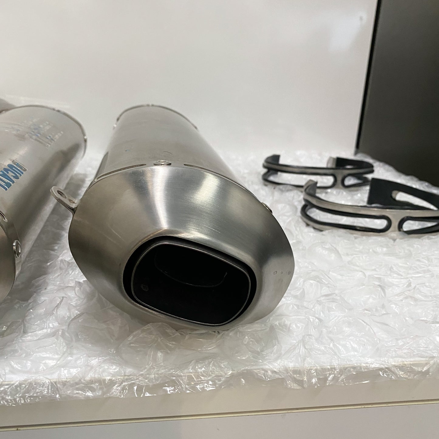 Ducati 848 EVO/848 EVO CORSE SE Stock OEM Exhaust Take-Off 57413171A & 57313171A (5)