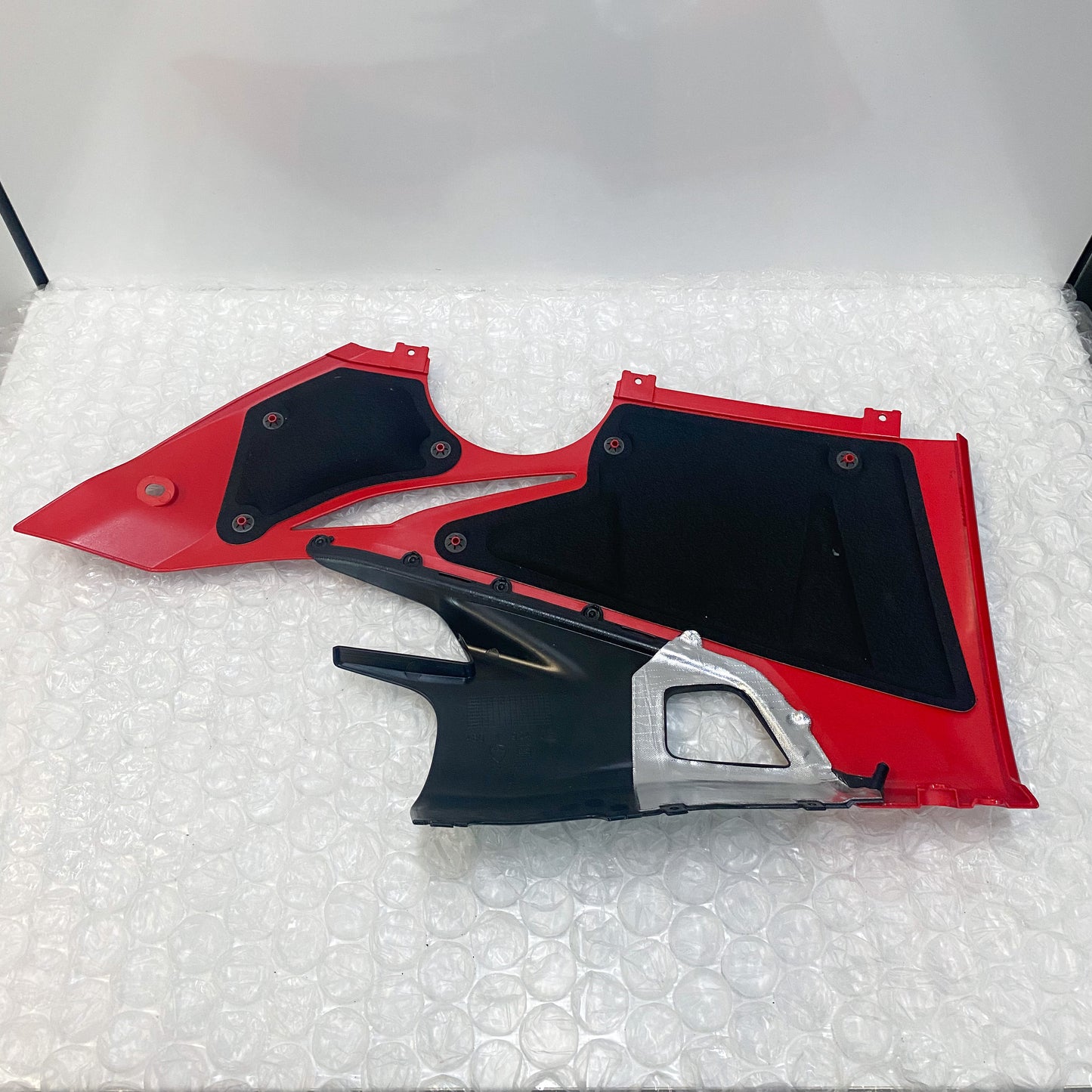 Ducati V4/S Left Lower Fairing 48019275BA Take -OFF (1)