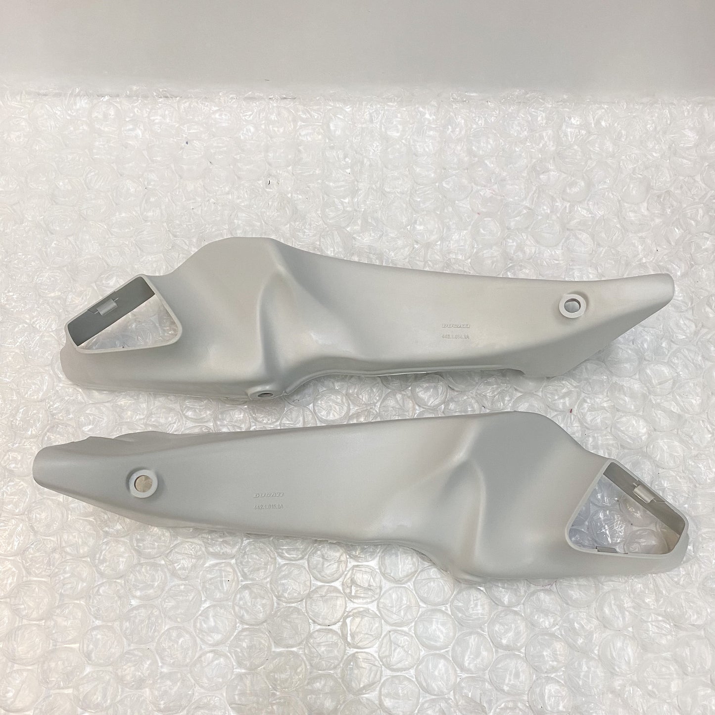 Ducati 996/748/998 Air Filter Cover Box Kit 69923771A