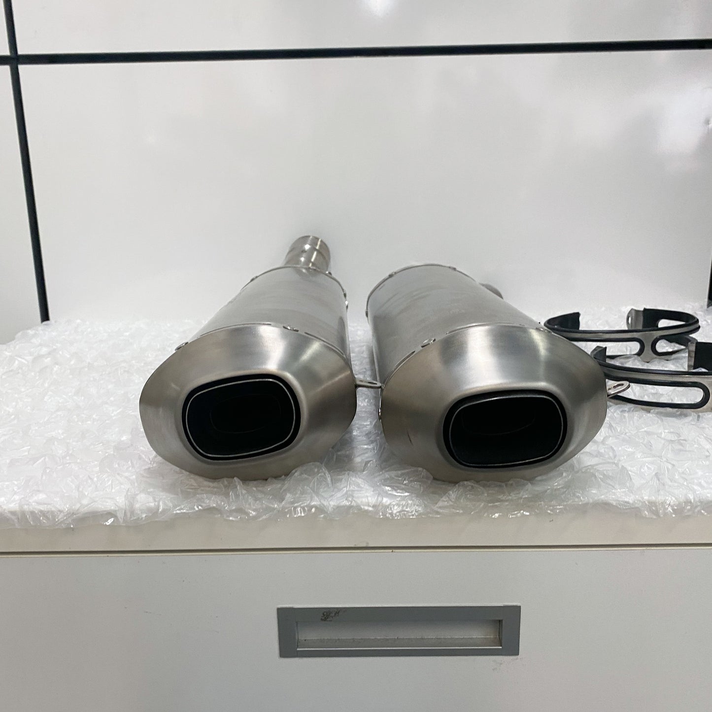 Ducati 848 EVO/848 EVO CORSE SE Stock OEM Exhaust Take-Off 57413171A & 57313171A (6)