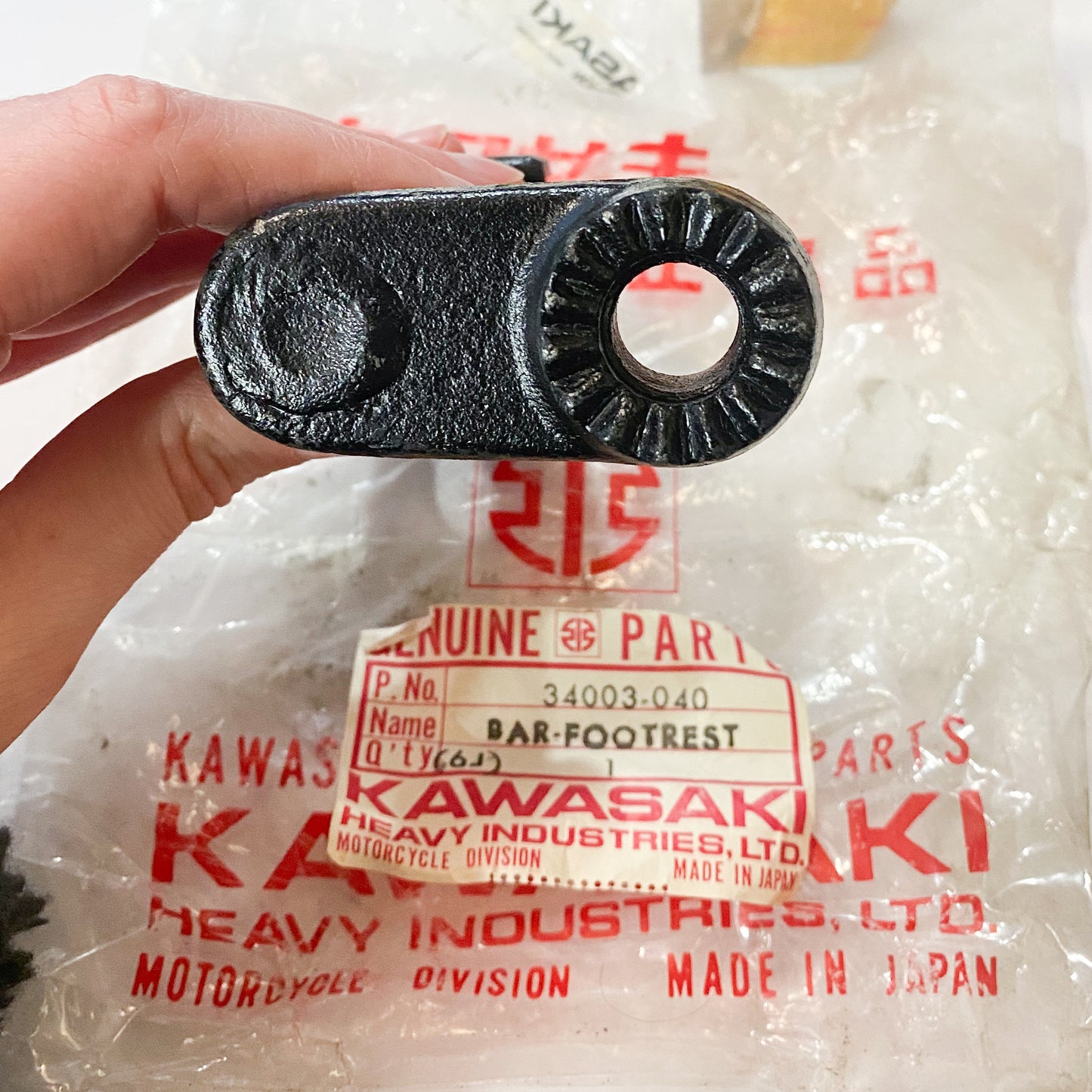 KAWASAKI HOLDER-FOTREST BAR LH 34003-040