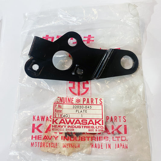 KAWASAKI PLATE,ENG MOUNT,R.H | Z1-B 32030-045