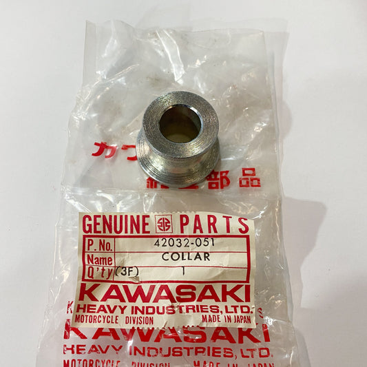 KAWASAKI COLLAR,R.H RR.AXLE | L=22M/M 42032-051