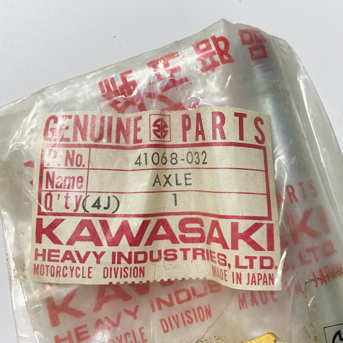 KAWASAKI AXLE-FRONT 41068-032