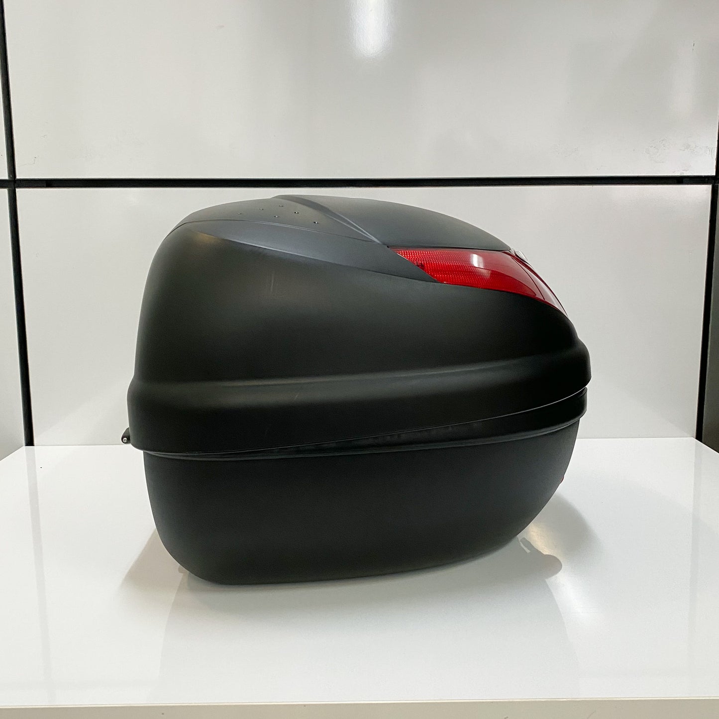 GIVI E30 TOP CASE MATTE BLACK, NEW OPEN BOX