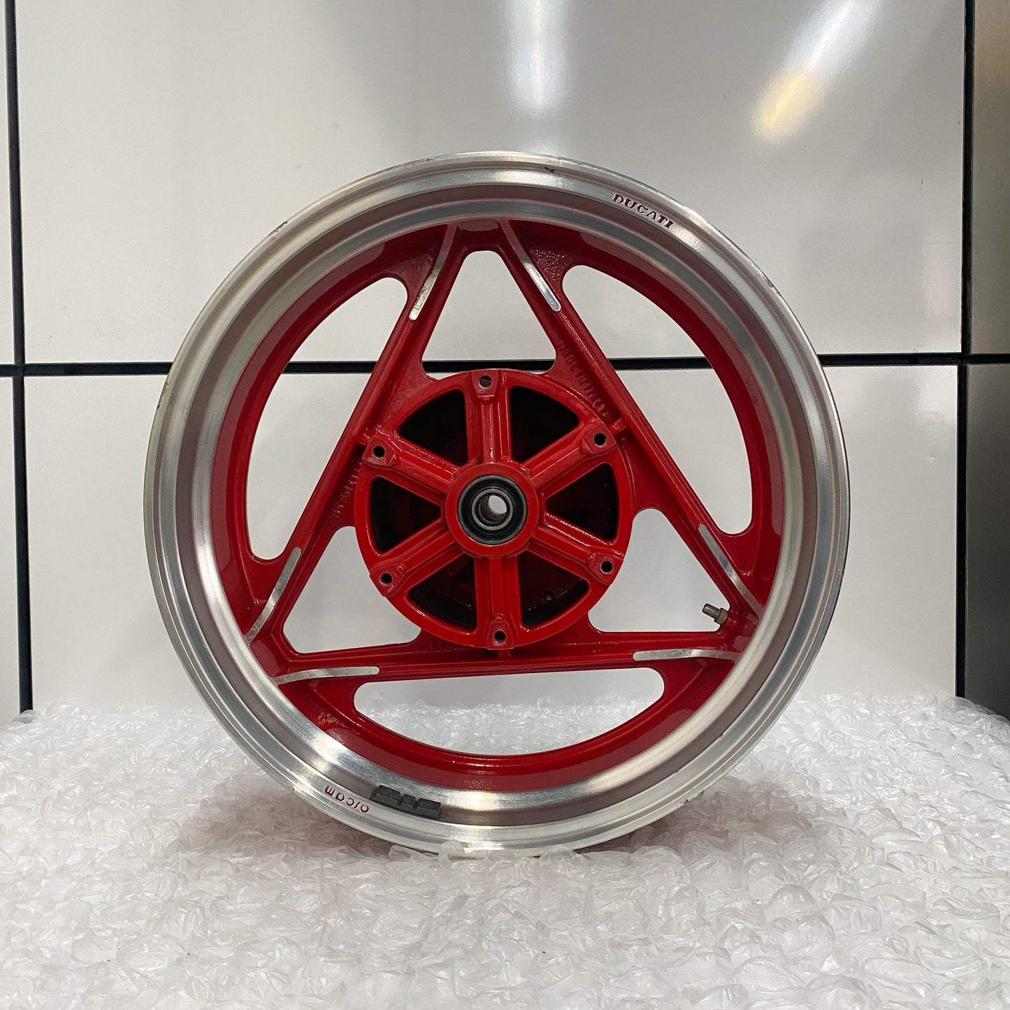 Ducati Paso 750 Sport Rear Wheel Rim Red 067080163 USED