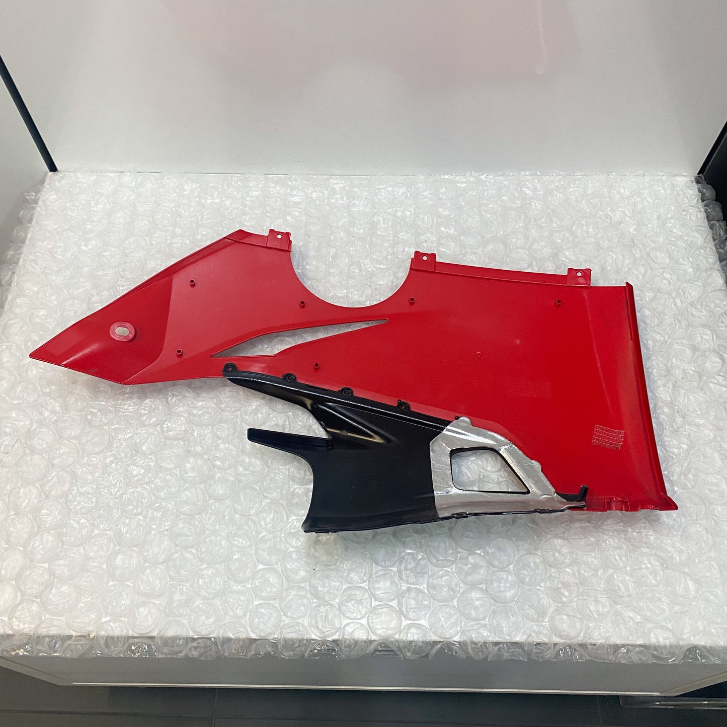 Ducati V4/S Left Lower Fairing 48019275BA Take -OFF (2)