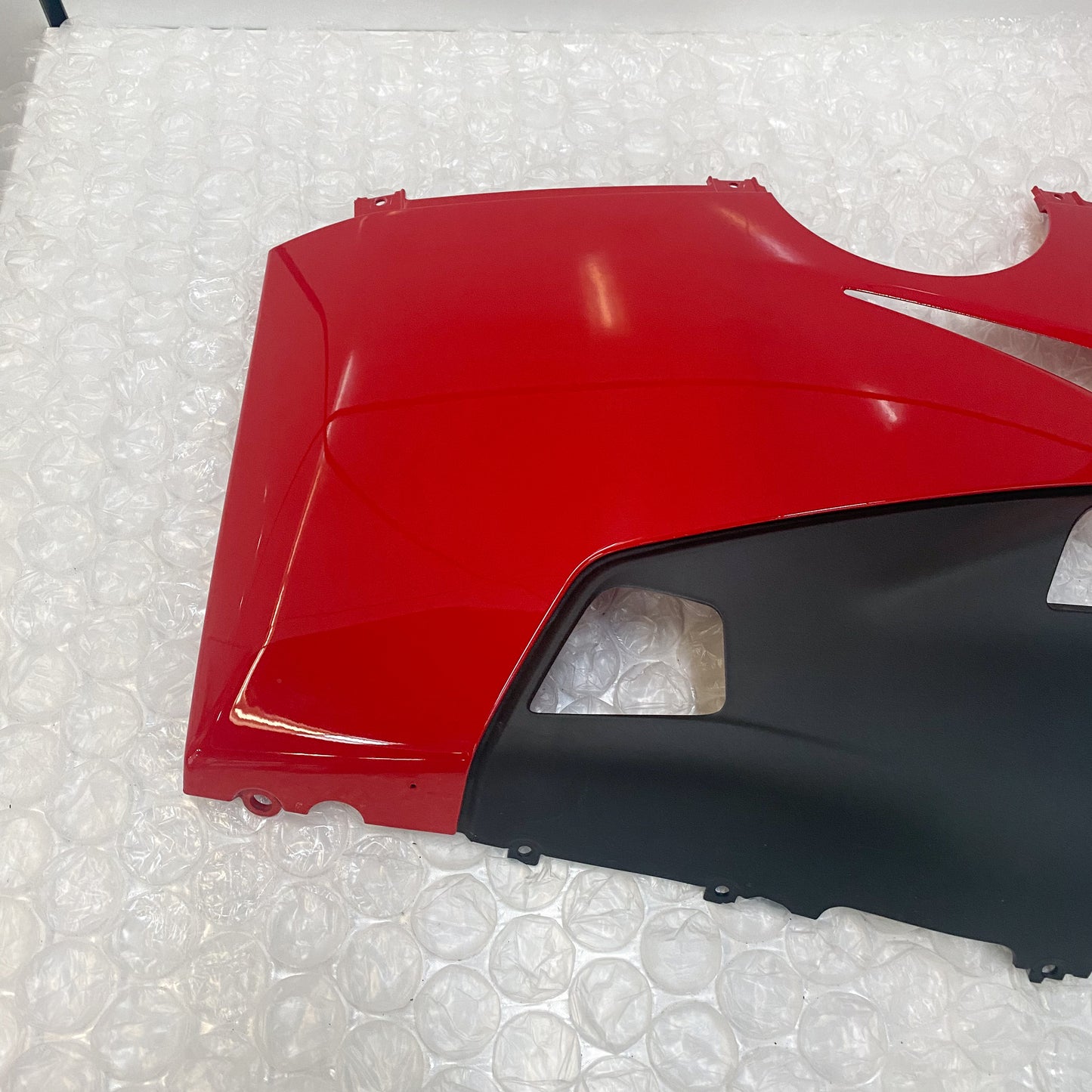 Ducati V4/S Left Lower Fairing 48019275BA Take -OFF (2)