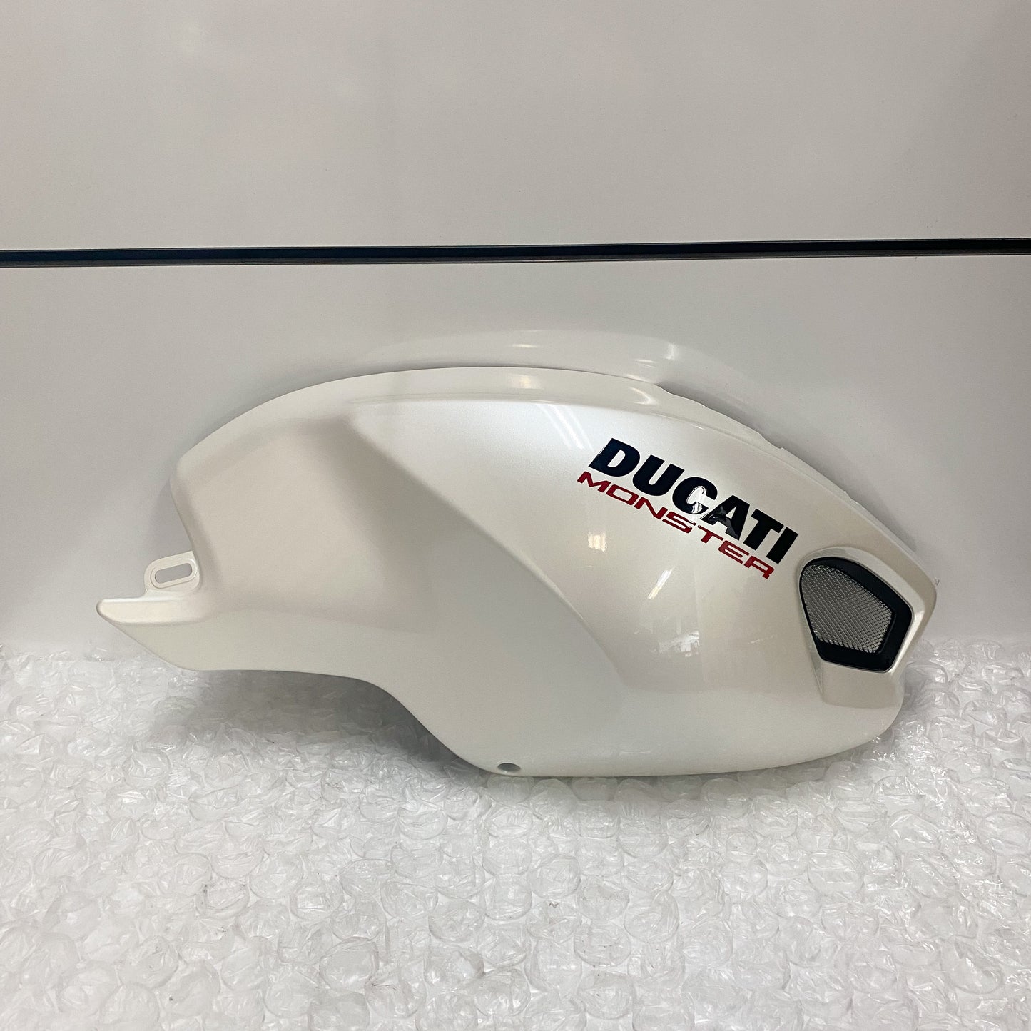 Ducati Monster 696/1100 Pearl White Right Tank Panel 48012591CW (2)