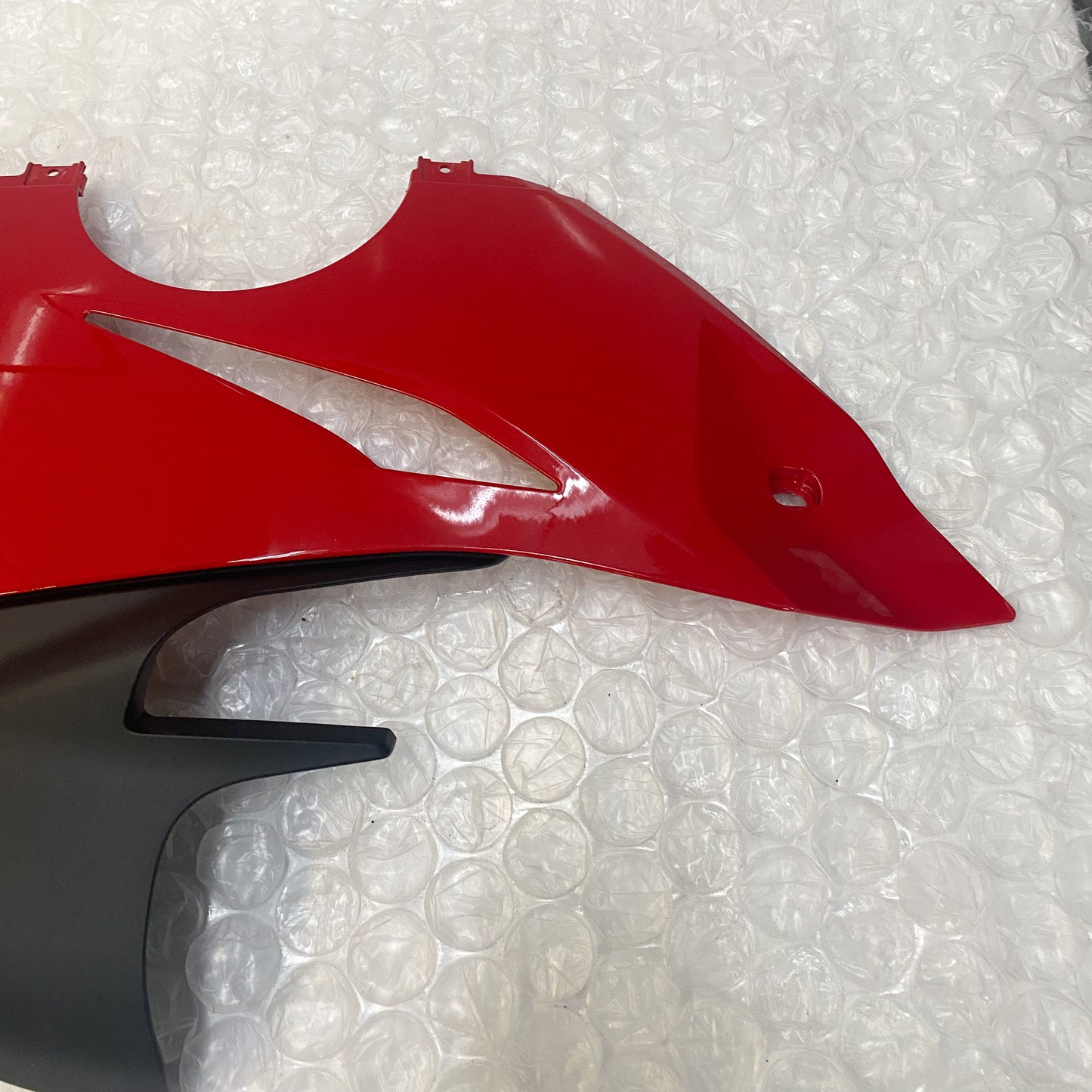 Ducati V4/S Left Lower Fairing 48019275BA Take -OFF (2)