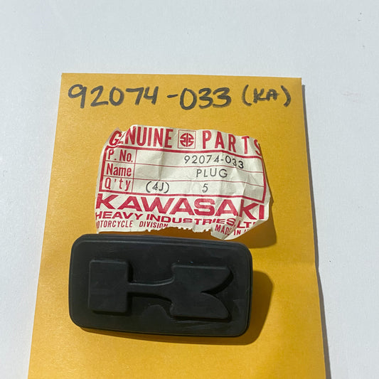 KAWASAKI PLUG,RR FENDR RUBBER 92074-033