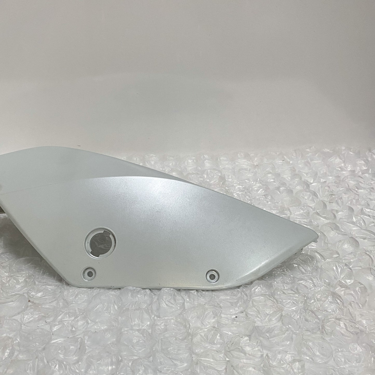 Ducati 959 Frame Cover RH, White 48212161AW USED (2)