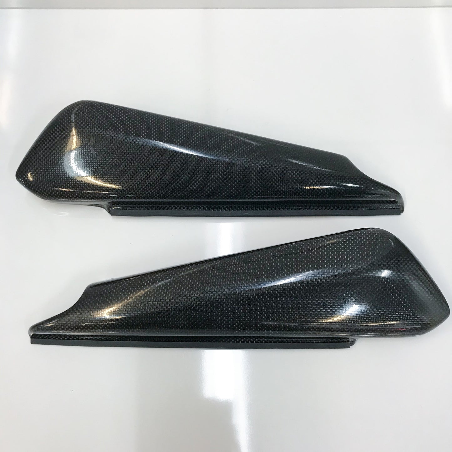 Ducati R/H & L/H Carbon Side Body Panel M900