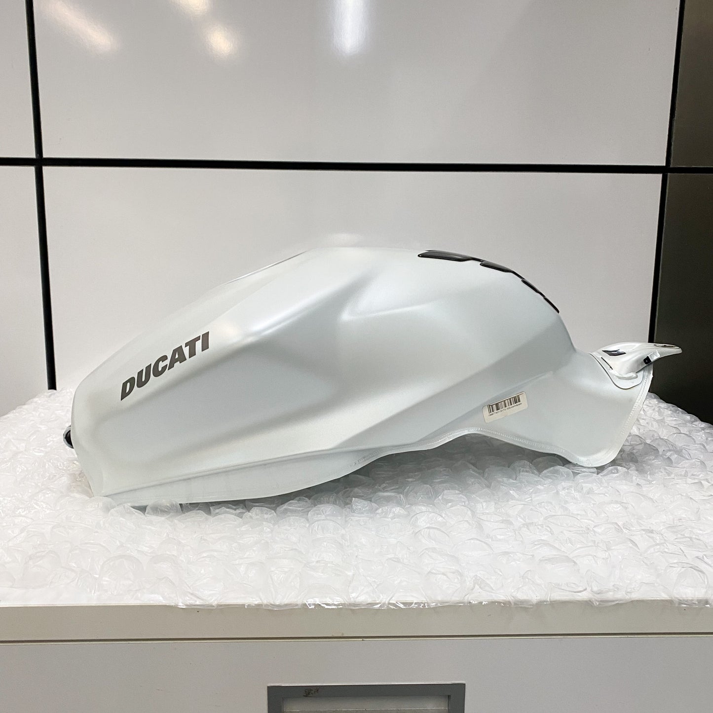 Ducati 959/899 Panigale Gas Tank, White 58612061AW USED
