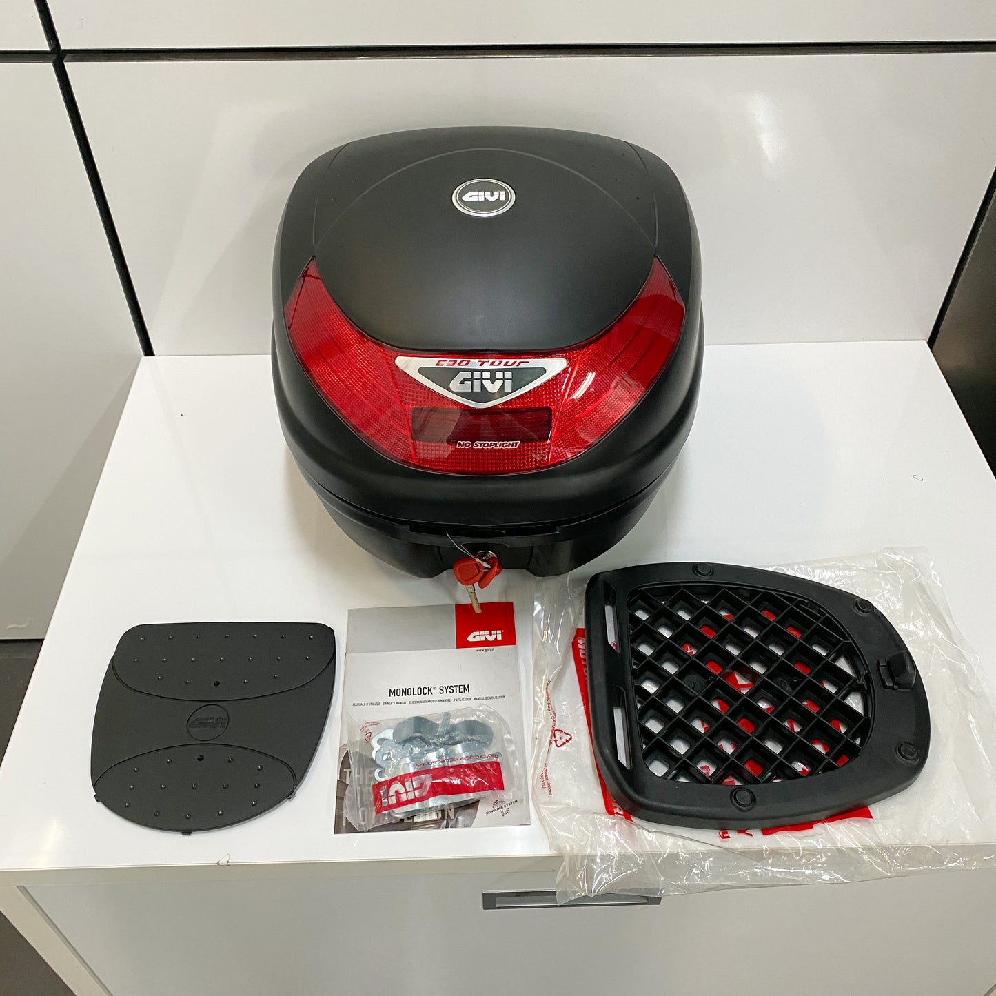 GIVI E30 TOP CASE MATTE BLACK, NEW OPEN BOX