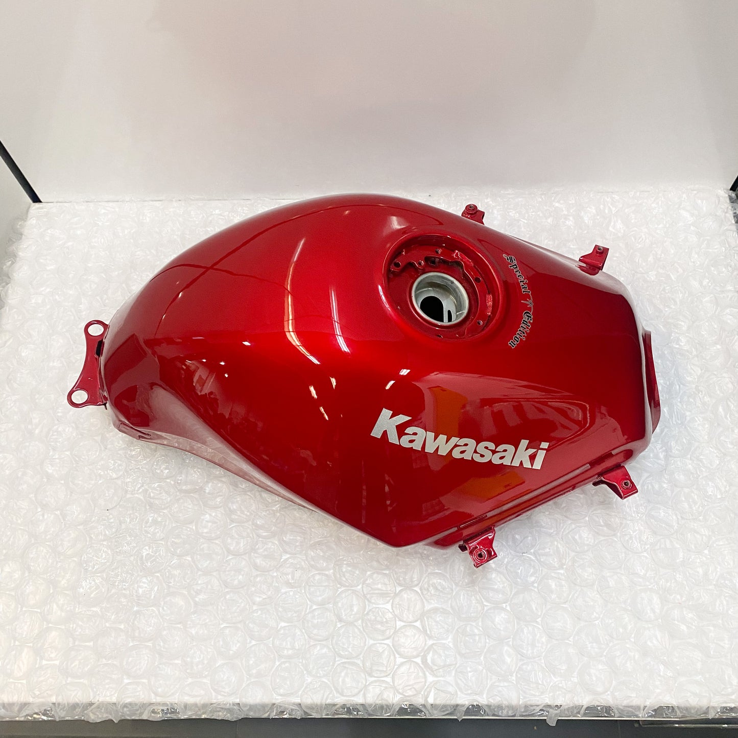 Kawasaki Ninja 250R Special Edition Red Gas Tank 51086-5339-G2 USED