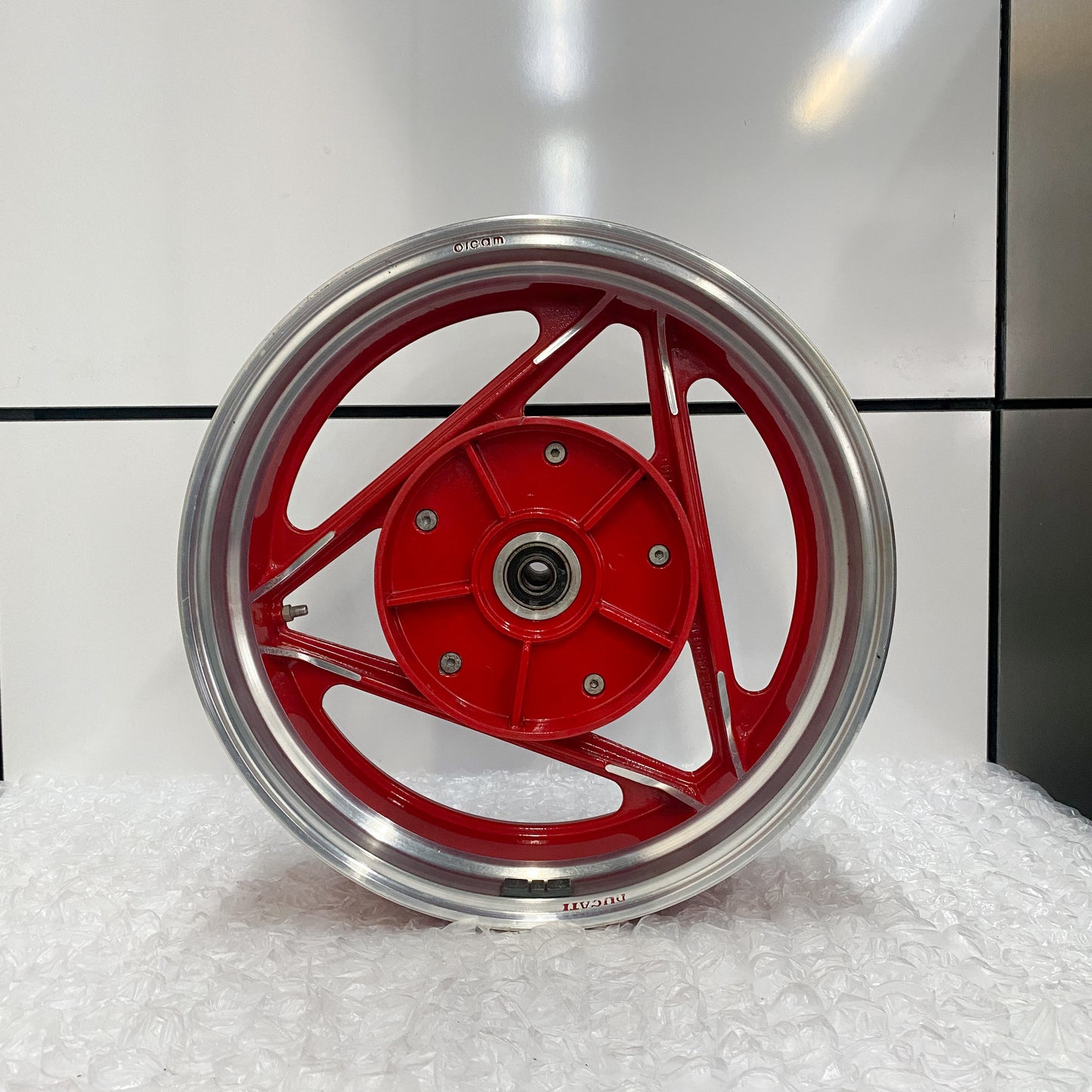 Ducati Paso 750 Sport Rear Wheel Rim Red 067080163 USED