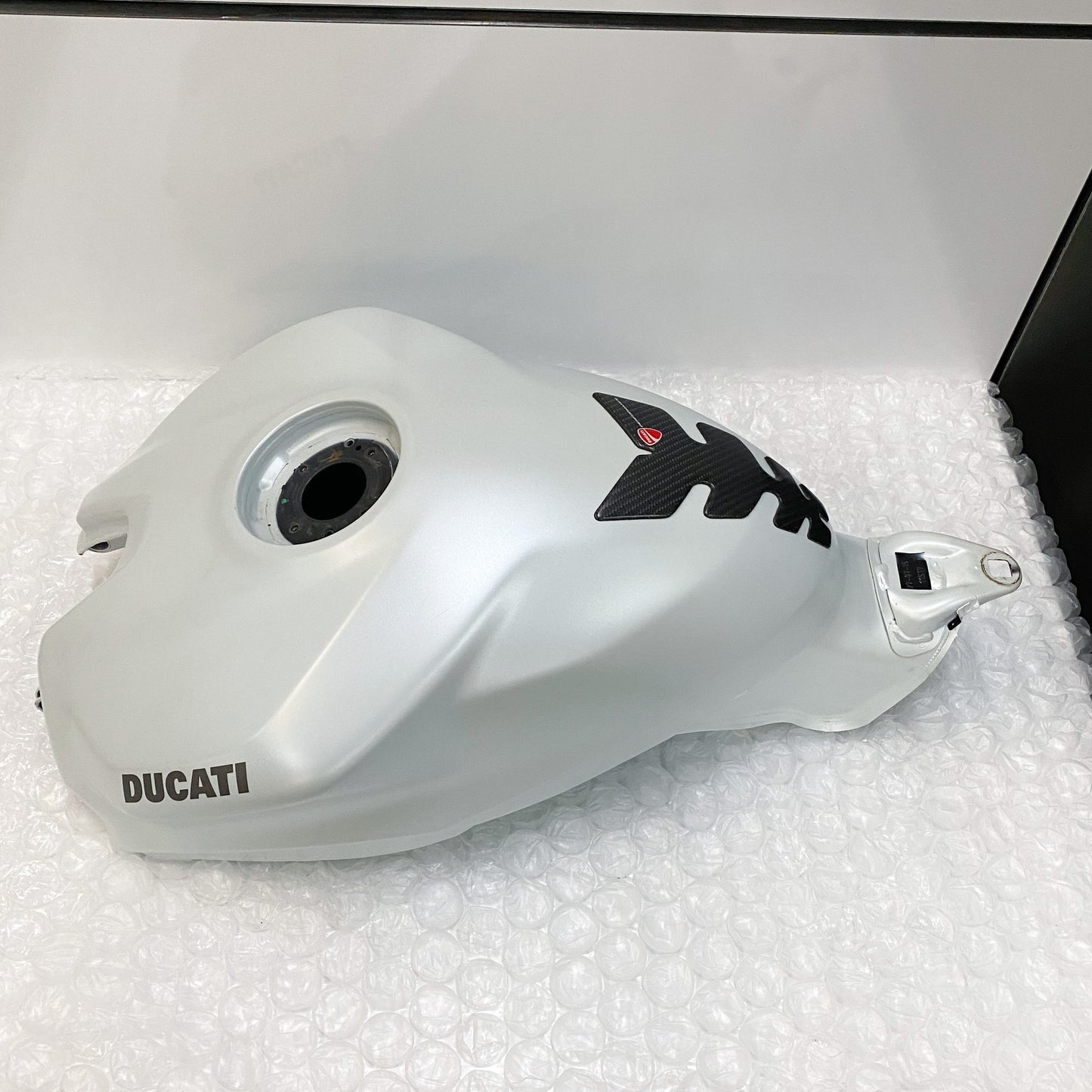 Ducati 959/899 Panigale Gas Tank, White 58612061AW USED